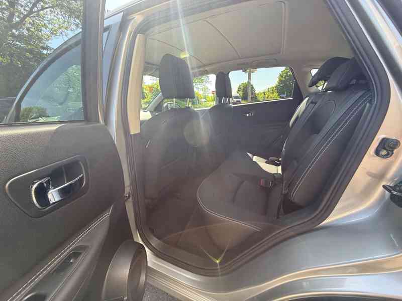 Nissan Qashqai 2,0i Tekna benzín 104kw - foto 26