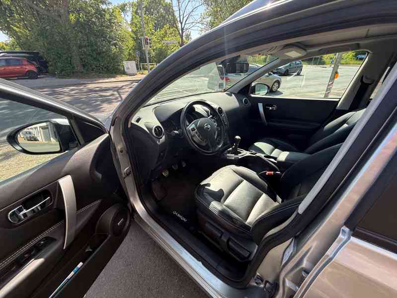 Nissan Qashqai 2,0i Tekna benzín 104kw - foto 18