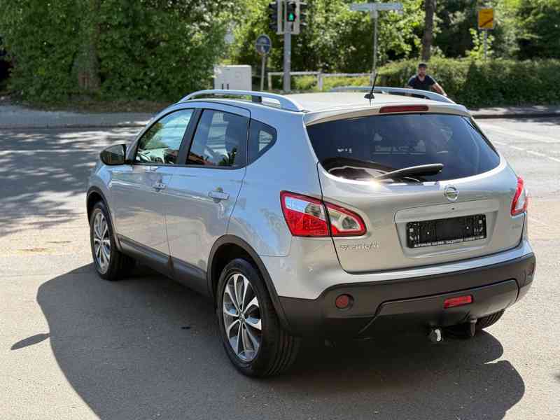 Nissan Qashqai 2,0i Tekna benzín 104kw - foto 14
