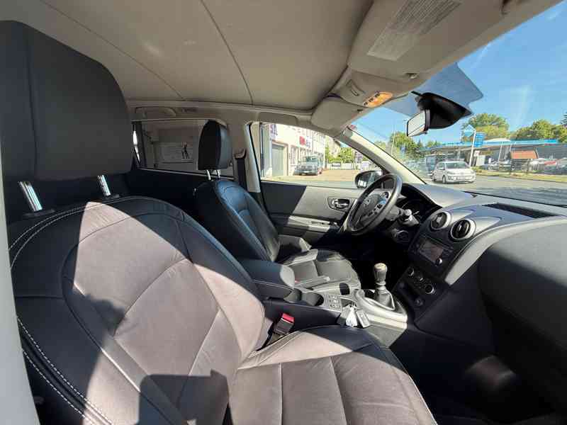 Nissan Qashqai 2,0i Tekna benzín 104kw - foto 38