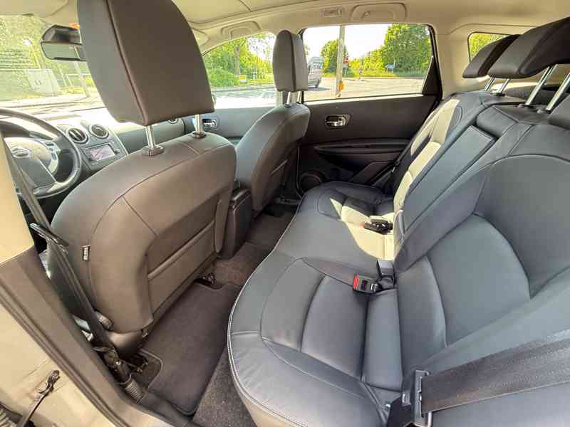 Nissan Qashqai 2,0i Tekna benzín 104kw - foto 32
