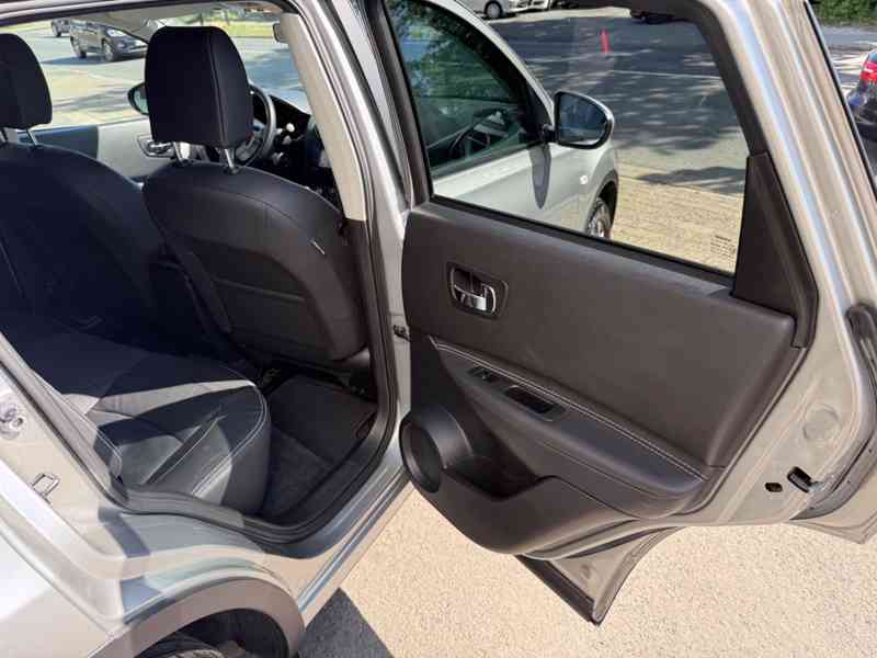 Nissan Qashqai 2,0i Tekna benzín 104kw - foto 20
