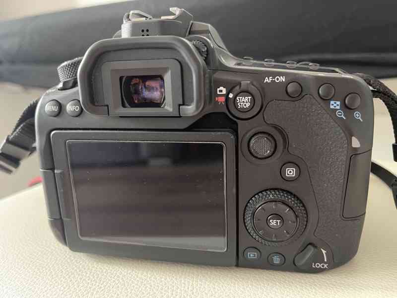 Digitální zrcadlovka Canon EOS 90D s objektivy, batoh - foto 6