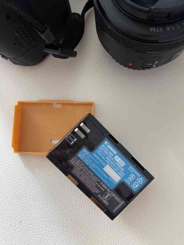 Digitální zrcadlovka Canon EOS 90D s objektivy, batoh - foto 10