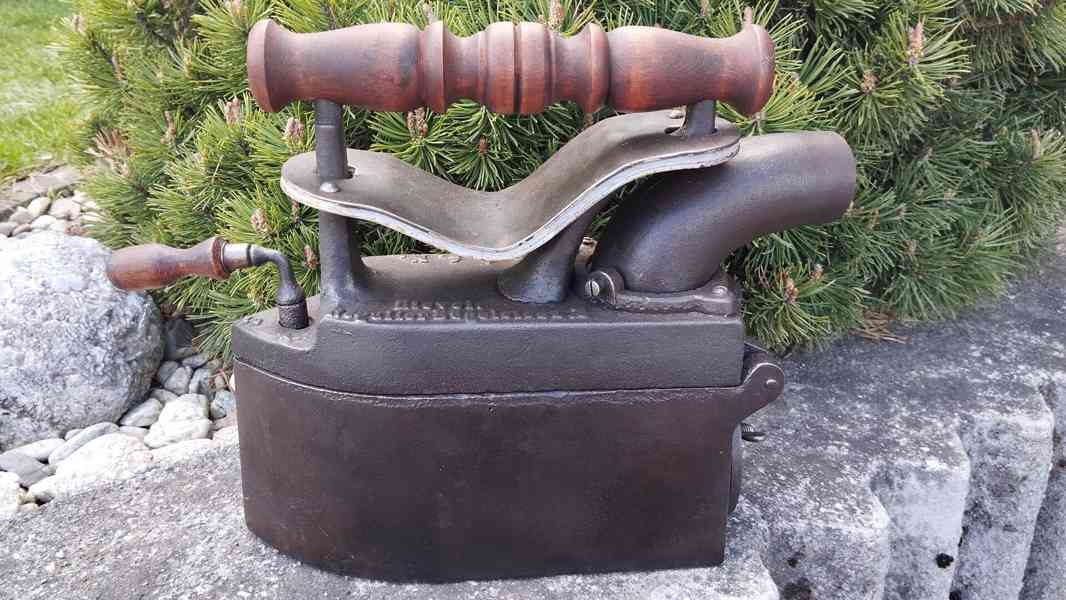 Obrovská komínová velmi stará sbírková žehlička D.R.G.M. - foto 3