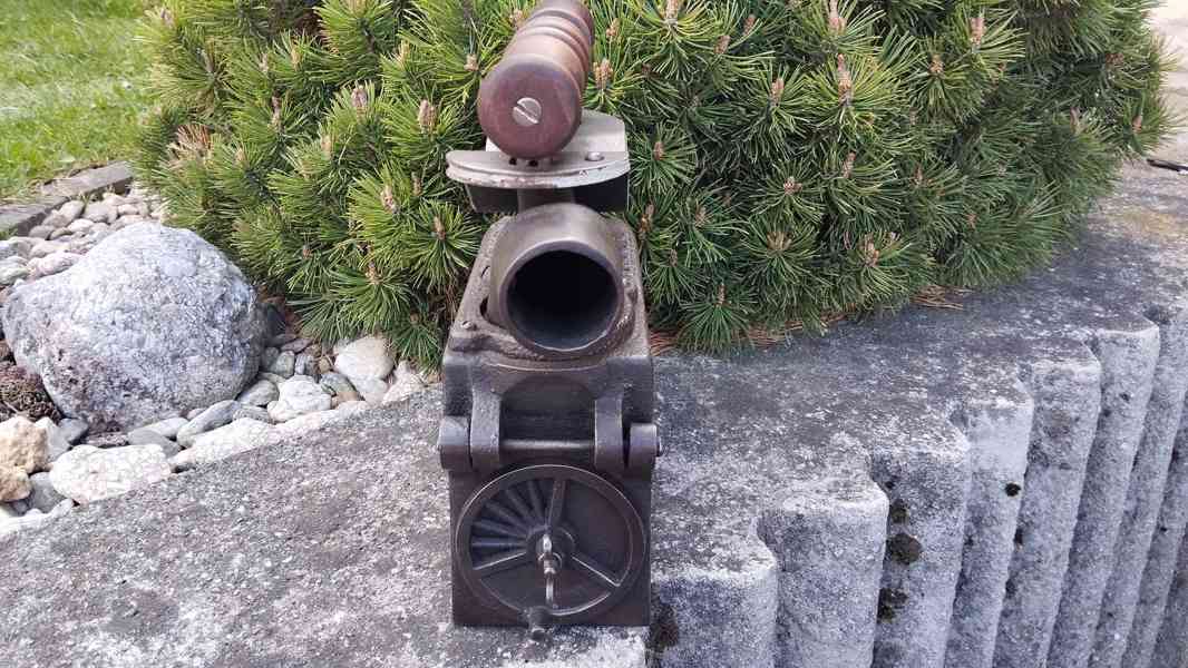 Obrovská komínová velmi stará sbírková žehlička D.R.G.M. - foto 14