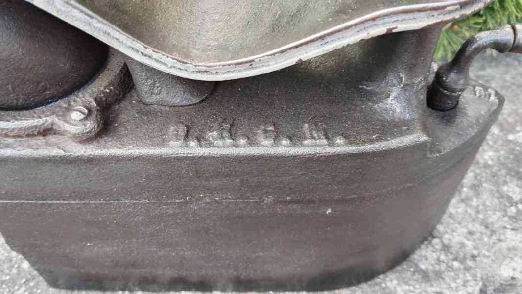 Obrovská komínová velmi stará sbírková žehlička D.R.G.M. - foto 18