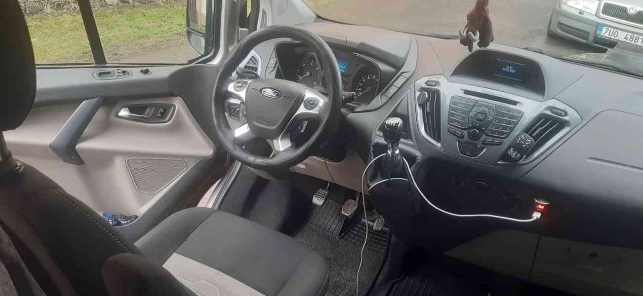 Ford Tourneo Custom 2,2 TDCI - foto 9