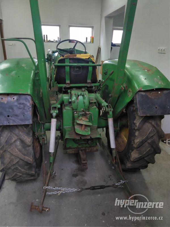 traktor s čelním nakladačem - foto 3