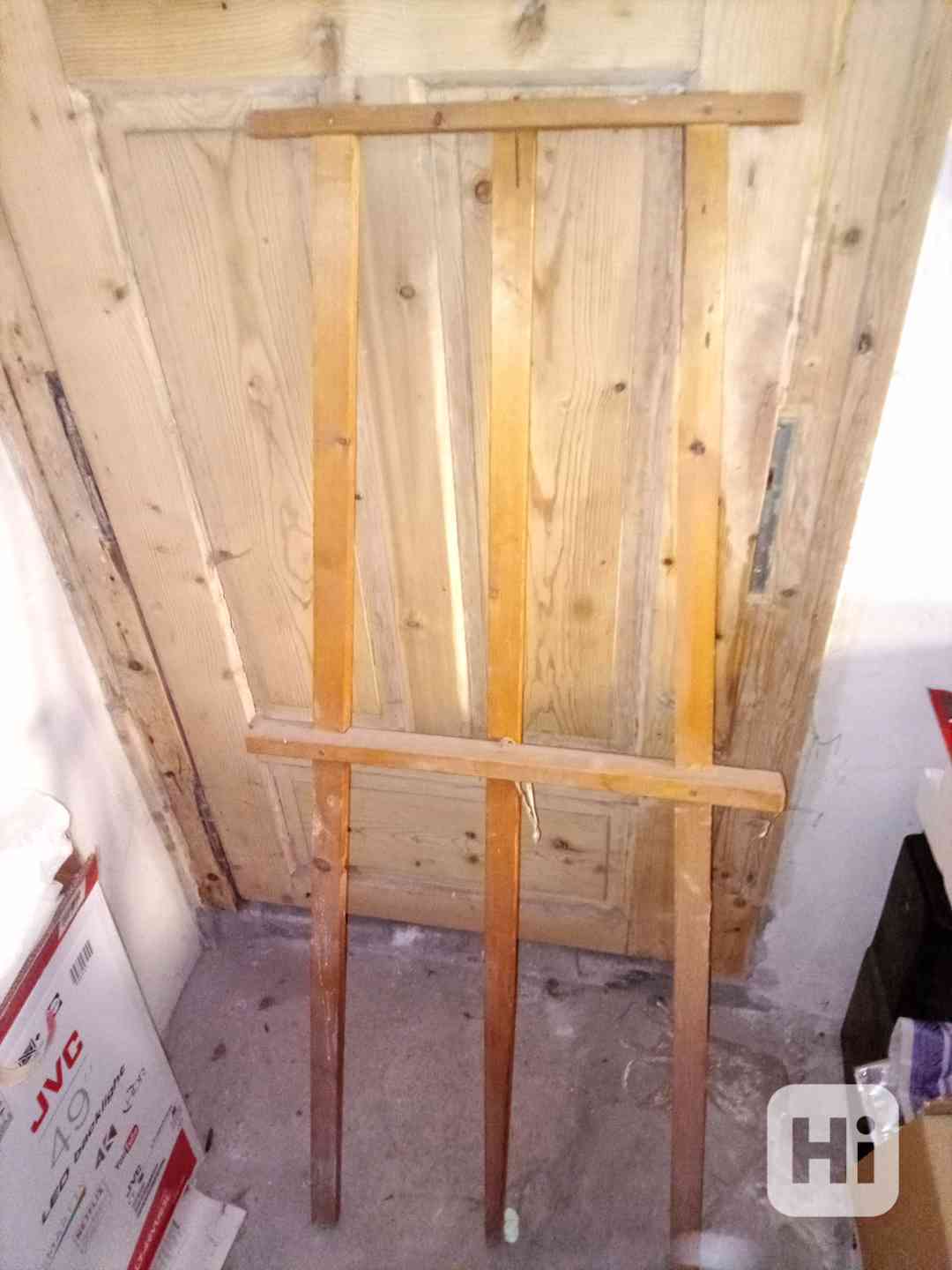 Malířský stojan dřevěný  - foto 1