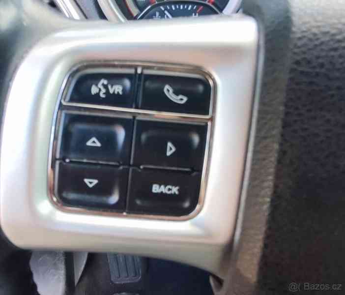 Fiat Freemont 2,0 125 kW - Prostorné a bezpečné - foto 19