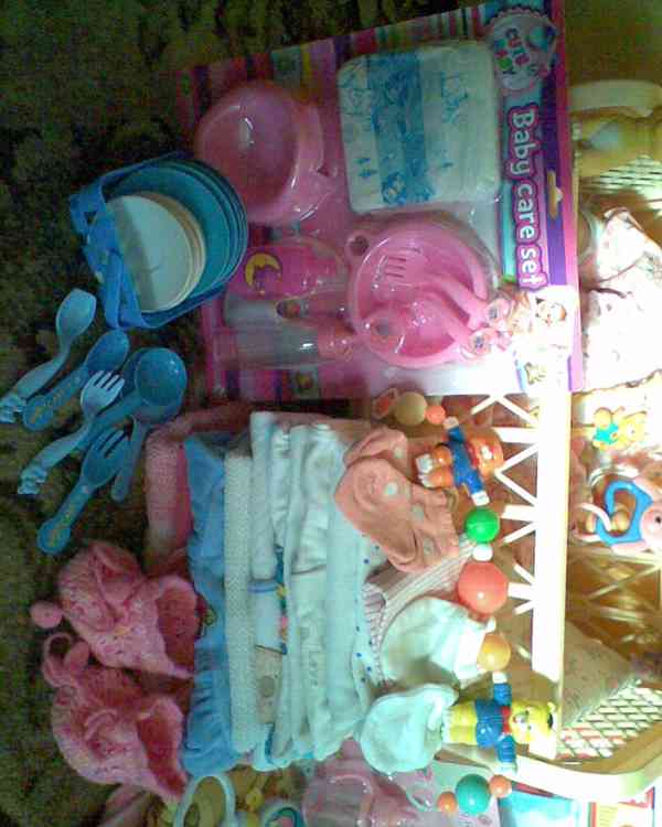 Plná krabice krásných hraček pod stromeček - foto 2