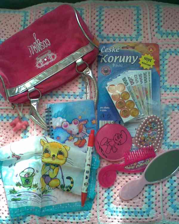 Plná krabice krásných hraček pod stromeček - foto 4