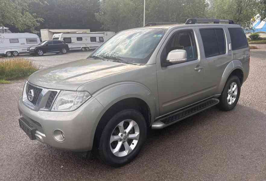 Nissan Pathfinder 2.5DCi 4x4 AUT. 140kw - foto 1
