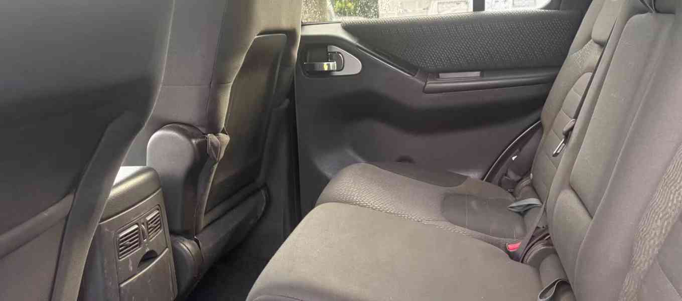 Nissan Pathfinder 2.5DCi 4x4 AUT. 140kw - foto 3