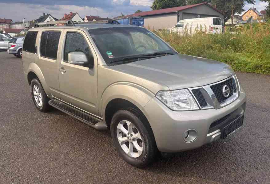 Nissan Pathfinder 2.5DCi 4x4 AUT. 140kw - foto 2