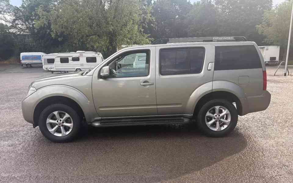 Nissan Pathfinder 2.5DCi 4x4 AUT. 140kw - foto 14