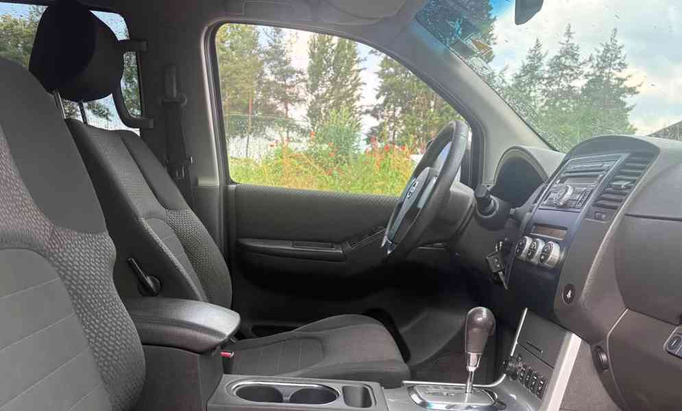Nissan Pathfinder 2.5DCi 4x4 AUT. 140kw - foto 10