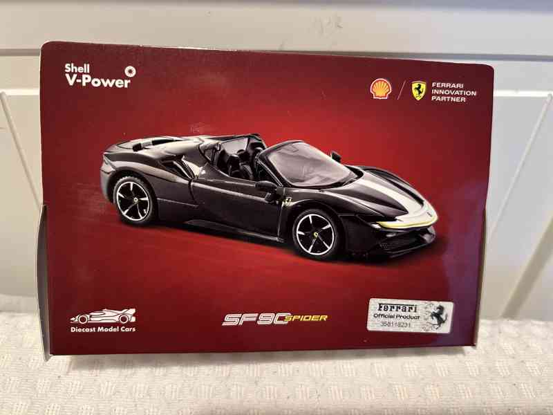 Model Ferrari SF90 Spider černý nový model - foto 3