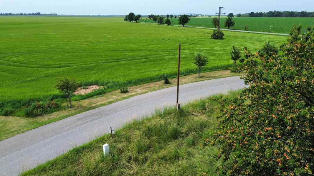 Prodej stavebního pozemku v obci Nemyslovice, 13 km od MB - foto 3