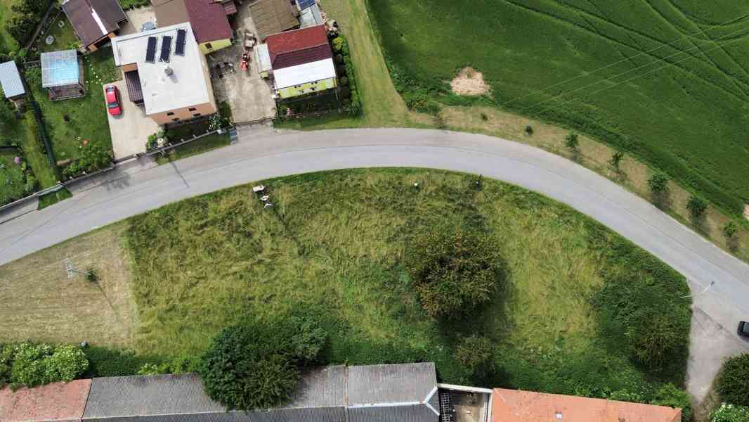 Prodej stavebního pozemku v obci Nemyslovice, 13 km od MB - foto 2