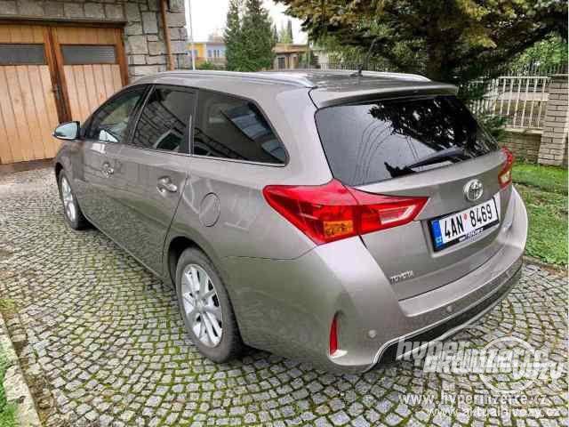 Toyota Auris 1.4, nafta, rok 2015 - foto 8