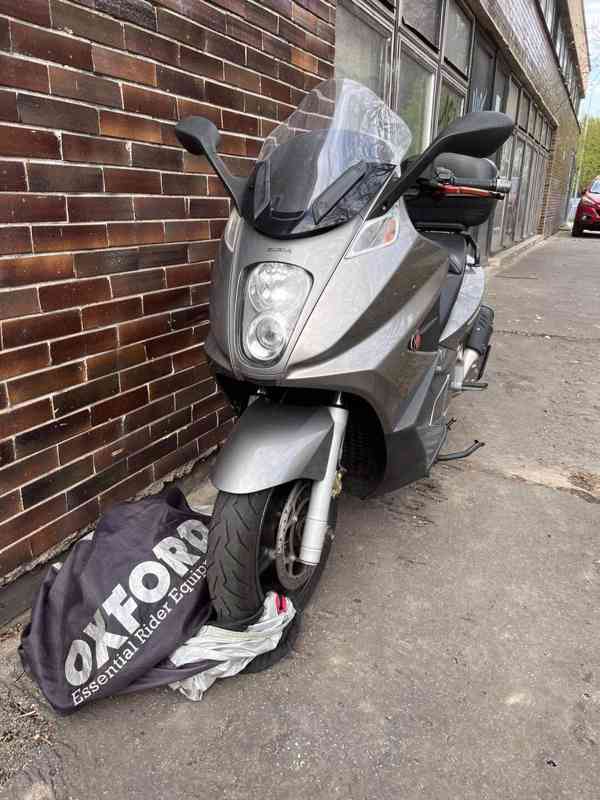 Skútr Gilera GP 800 (2011) Malossi - foto 3