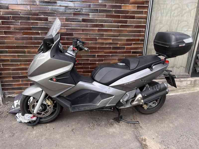 Skútr Gilera GP 800 (2011) Malossi - foto 4