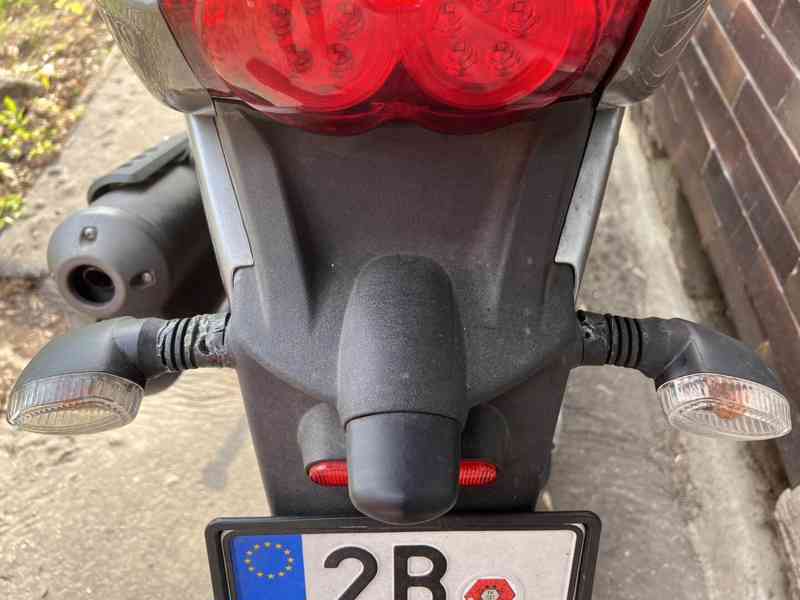 Skútr Gilera GP 800 (2011) Malossi - foto 12