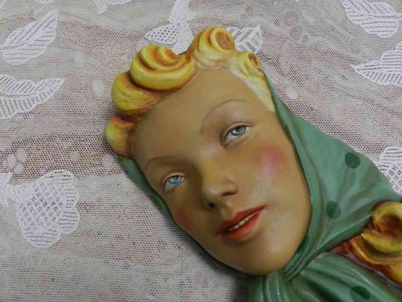 Krásná ručně malovaná Art Deco Maska Dívka v Šátku Čechy - foto 2