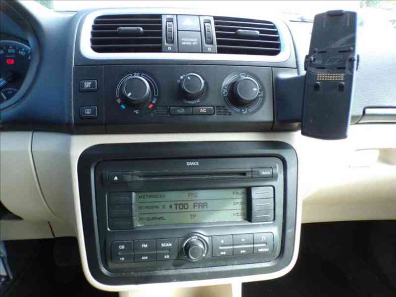 Škoda Fabia 1,6 16V AUTOMAT - foto 7