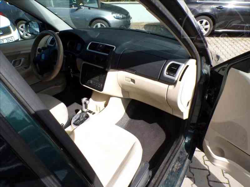 Škoda Fabia 1,6 16V AUTOMAT - foto 12