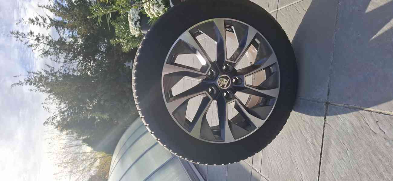 Prodám ORIGINÁL zimní alu kola + zimní pneumatiky R17 - foto 2