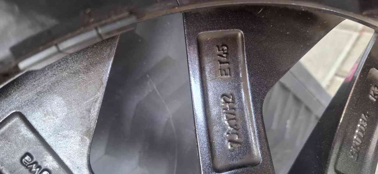 Prodám ORIGINÁL zimní alu kola + zimní pneumatiky R17 - foto 4