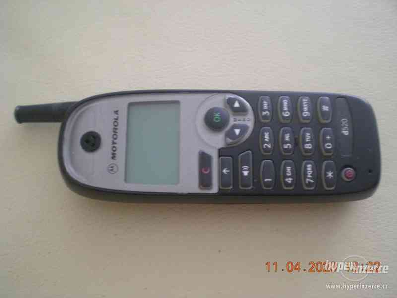 Motorola d520 - mobilní telefony z r.1999 - foto 2
