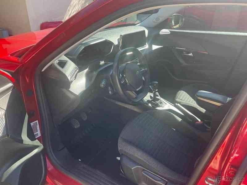 Peugeot 2008 1,2 - foto 11