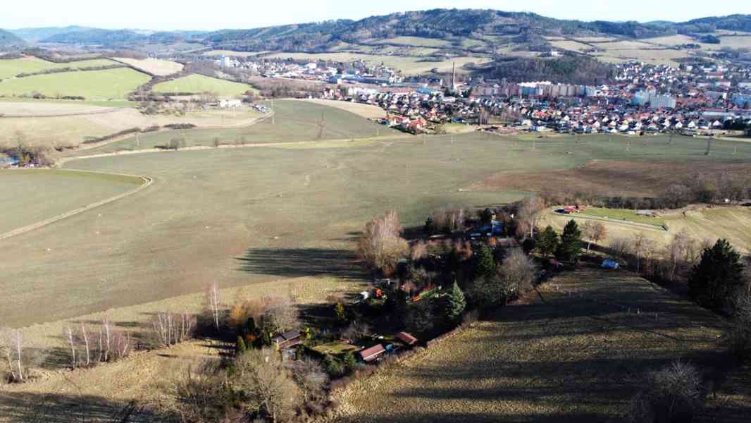 Prodej krajní zahrádky s chatkou v Sušici - foto 20