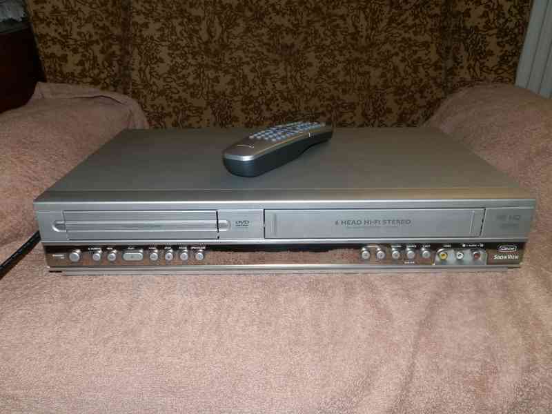 Combinace VHS rekordéru a Dvd Přehrávače Philips DVDP 3100  - foto 1