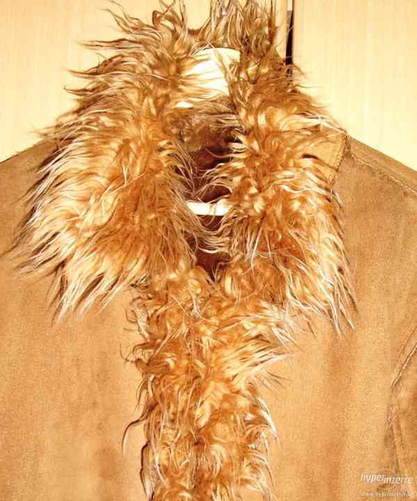 Krásný kabát - camel barva, chlupáč na zimu - foto 1