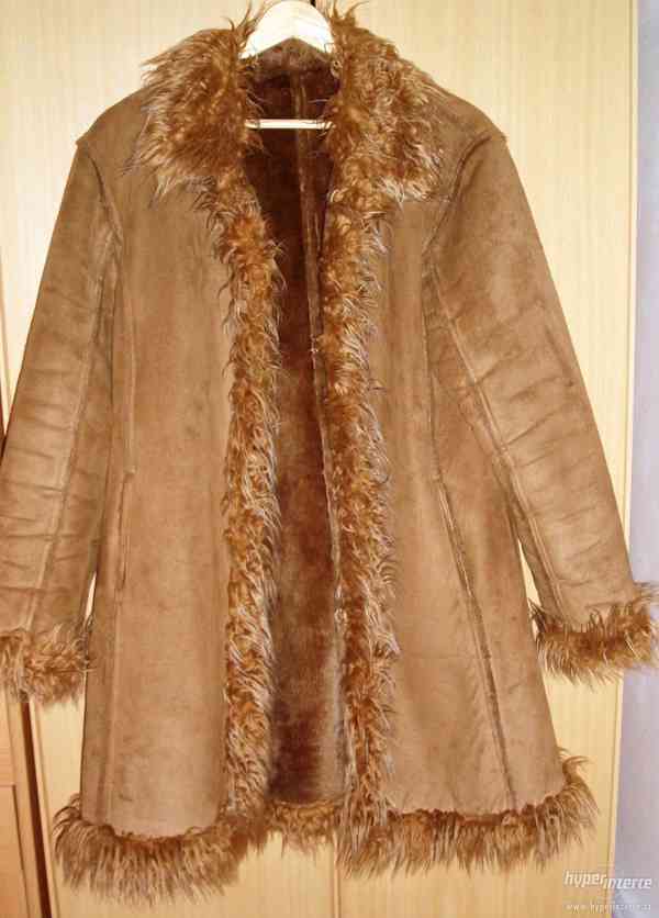 Krásný kabát - camel barva, chlupáč na zimu - foto 2