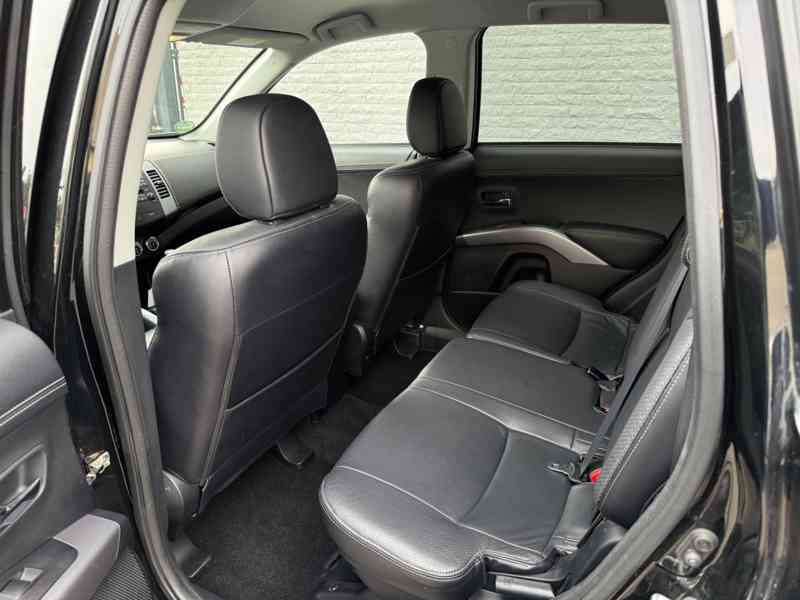 Mitsubishi Outlander Instyle2,2 DI-D 7míst 130kw - foto 15