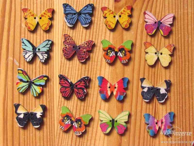 Knoflíky MOTÝLCI - barevní motýly - nový. - foto 1