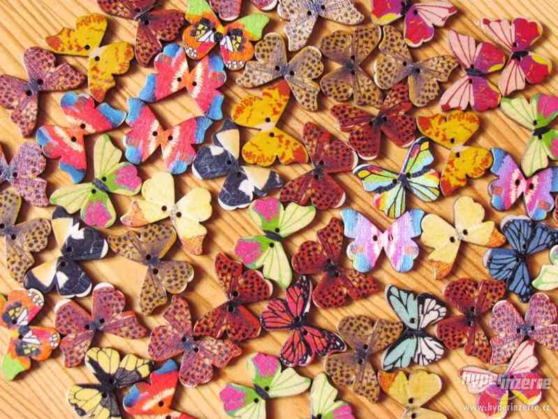 Knoflíky MOTÝLCI - barevní motýly - nový. - foto 2