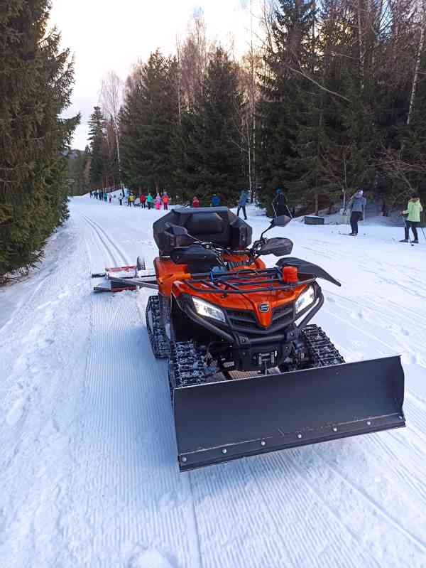 Čtyřkolka x520 se sněžnými pásy camso