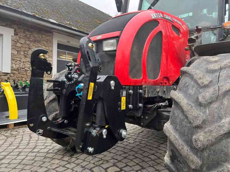 Přední tříbodový závěs (čelní hydraulika) na traktor Zetor