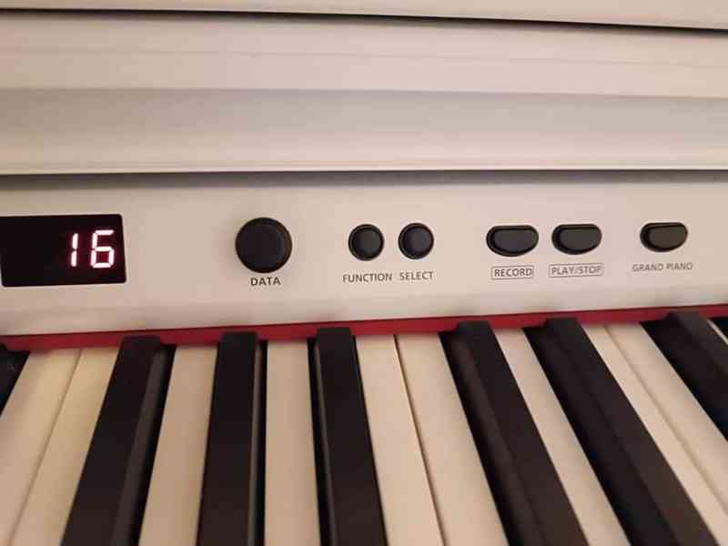 Bílé elektrické piano  - foto 4