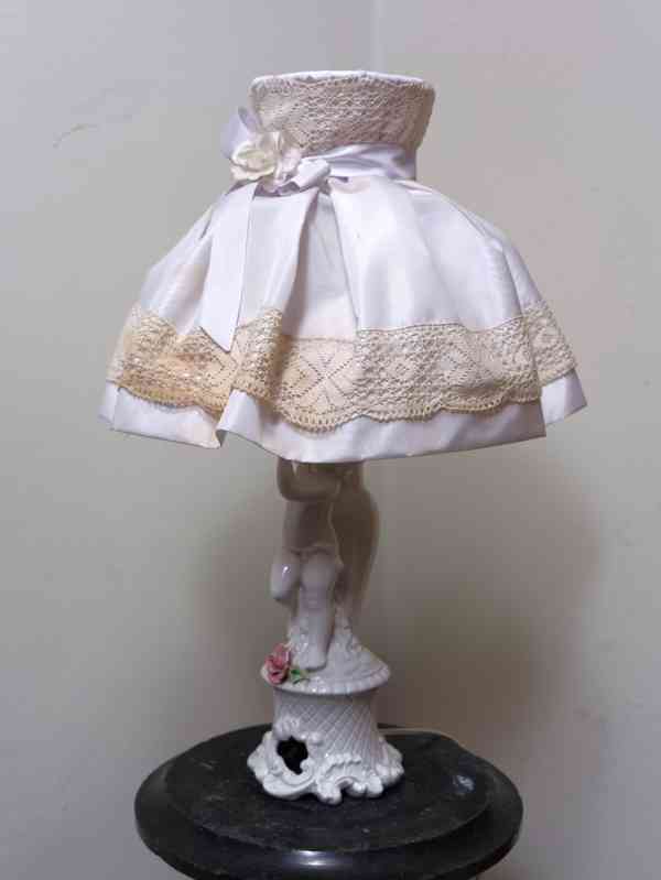 Italská porcelánová lampička s látkovým stínidlem - foto 4