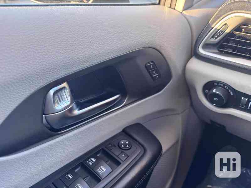 Chrysler Pacifica 3.6 Hybride RU Radar Limit 2023 - foto 19