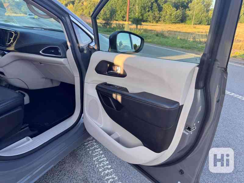 Chrysler Pacifica 3.6 Hybride RU Radar Limit 2023 - foto 11
