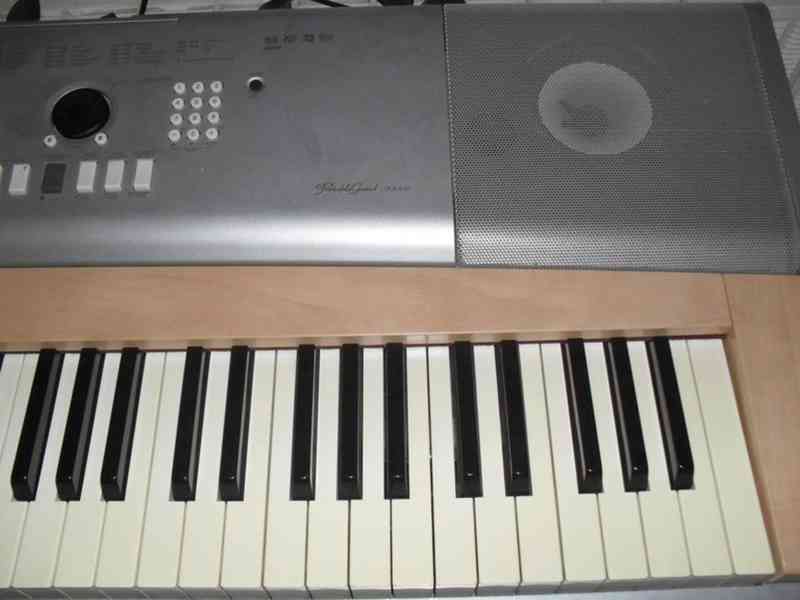 Digitální piano Yamaha Portable Grand DGX 620 - foto 8